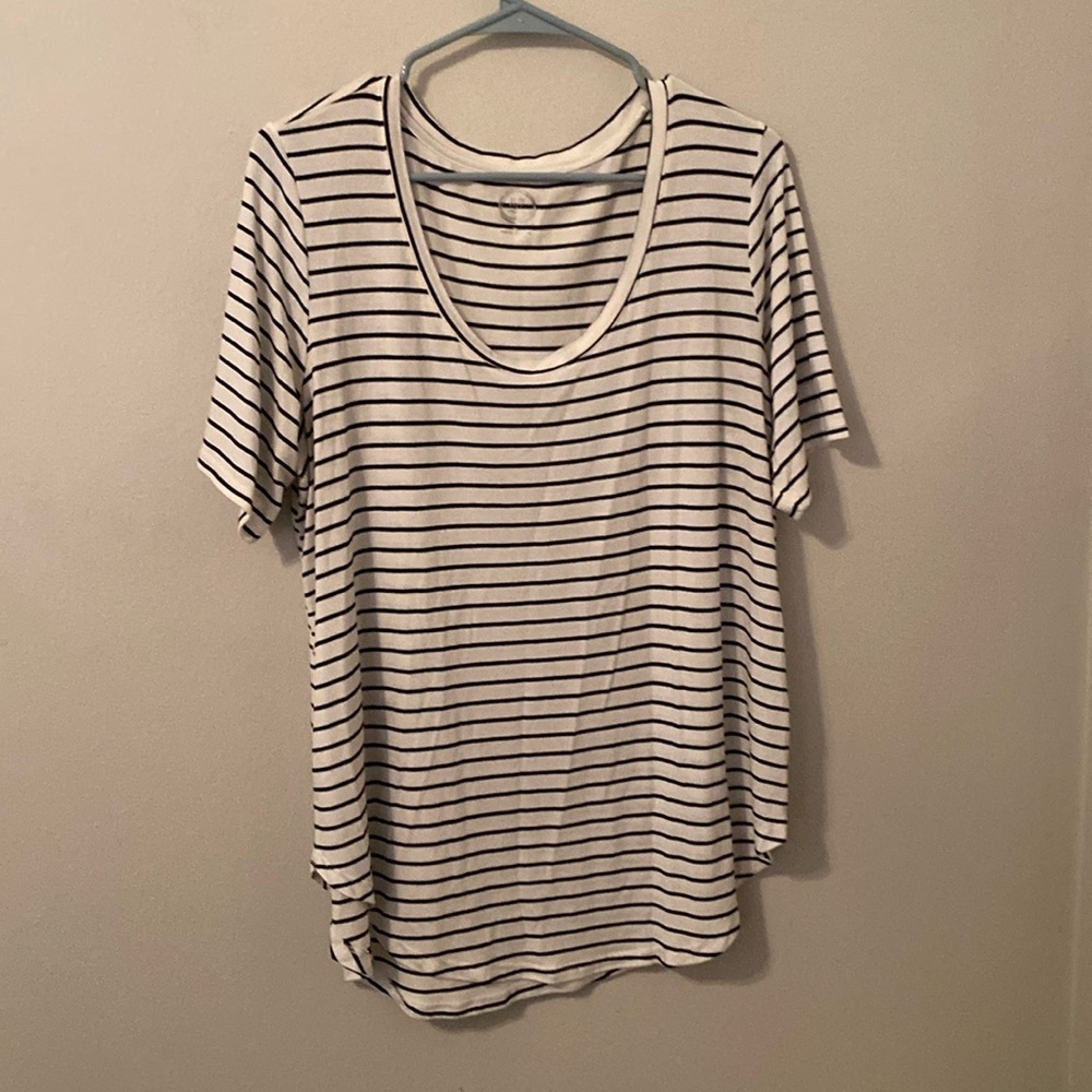 24/7 by Maurices Black and White Striped Short Sleeve Scoop Neck T-Shirt [XL]